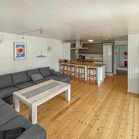 4 Bedroom Gorgeous In Vaeggerlose *