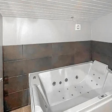بيت للعطل 4 Bedroom Gorgeous In Vaeggerlose *
