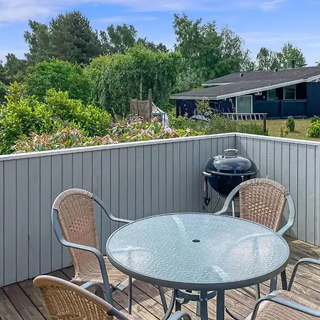 4 Bedroom Gorgeous In Vaeggerlose *