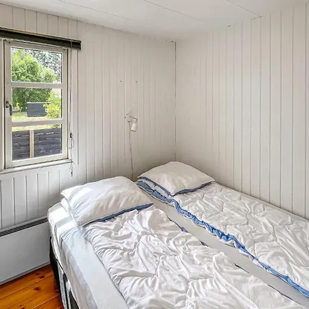 4 Bedroom Gorgeous In Vaeggerlose *